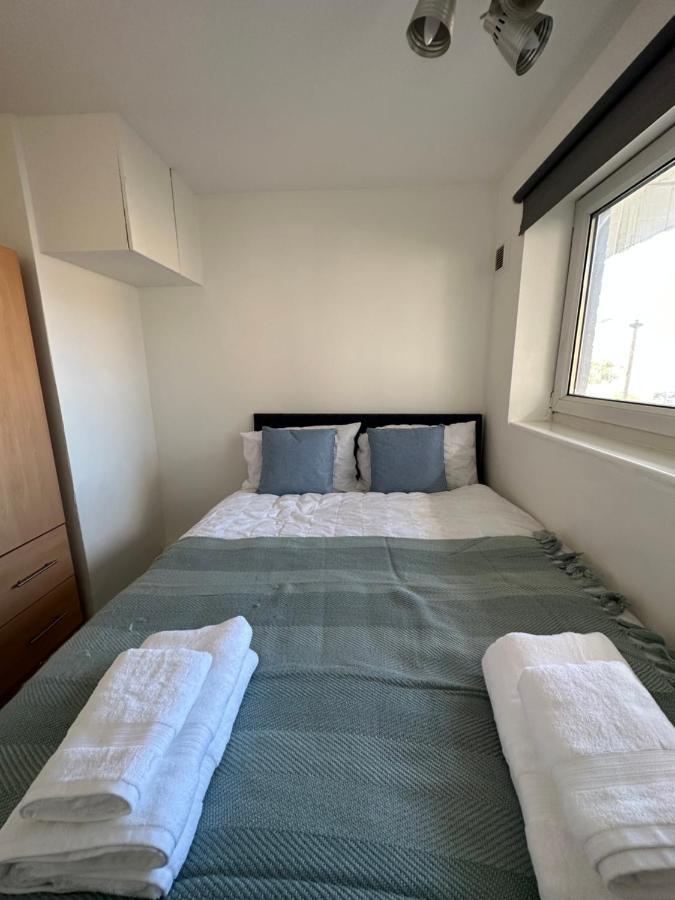 לונדון Cozy Room For Single Use מראה חיצוני תמונה