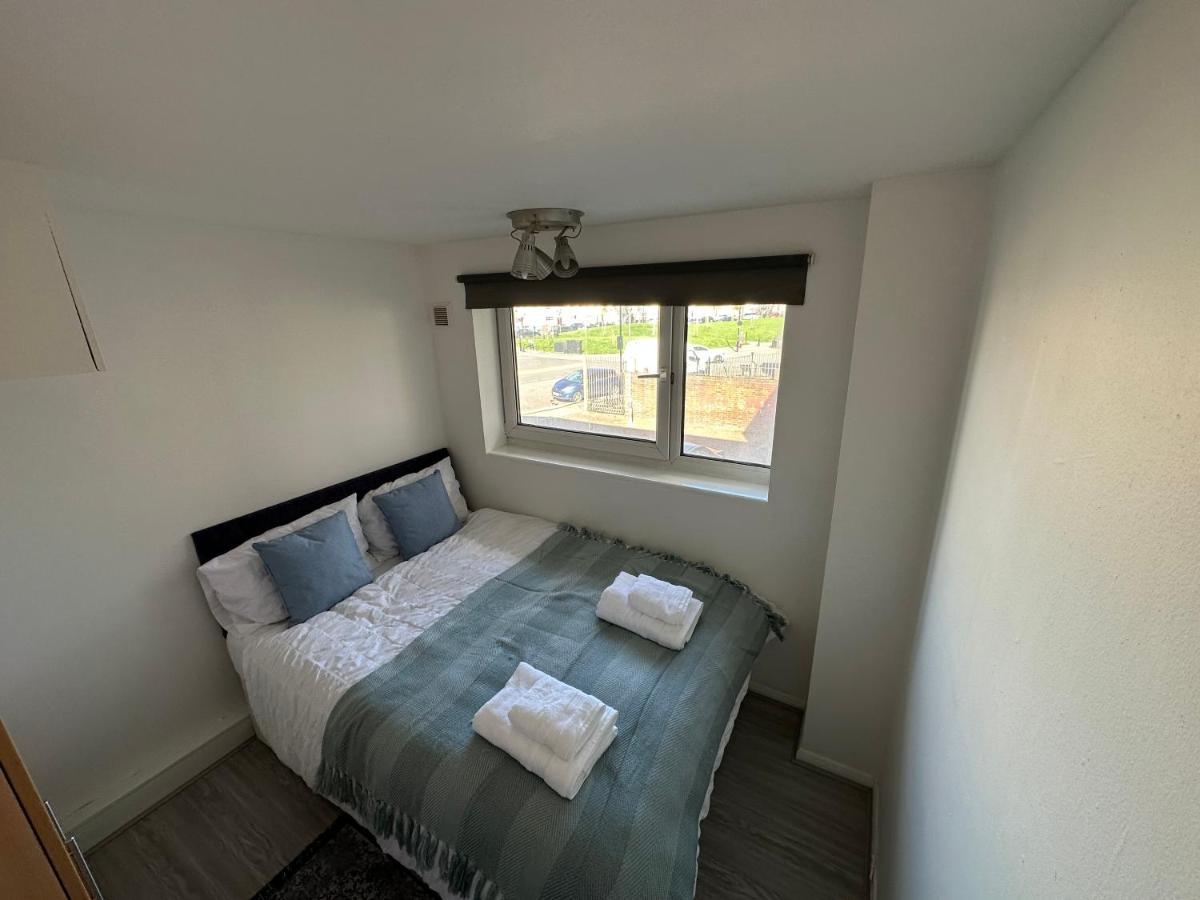 לונדון Cozy Room For Single Use מראה חיצוני תמונה